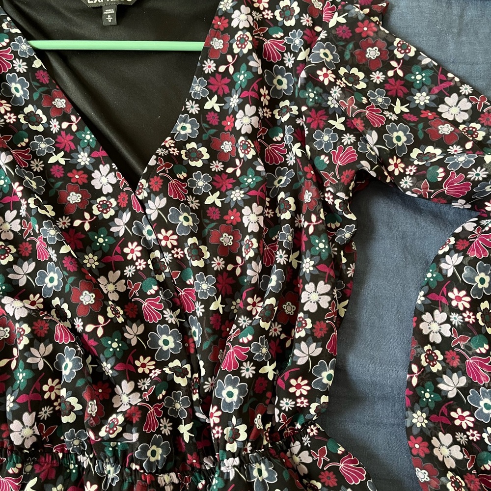 Express floral dress M (mini, long-sleeved)